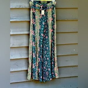 Free People flowy floral pants. Beautiful teal and pink pattern with belt.